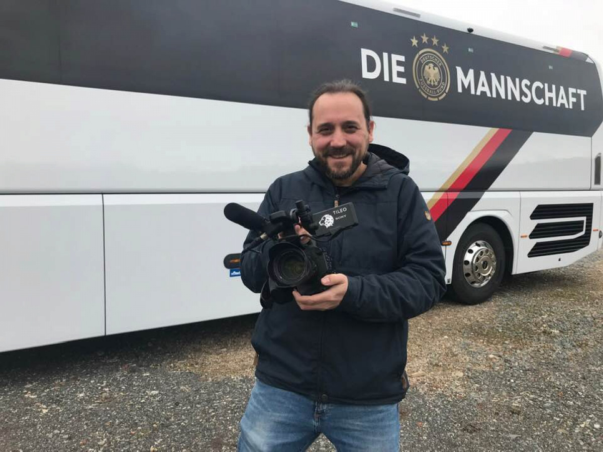 Tino Peisker, Mannschaftsbus